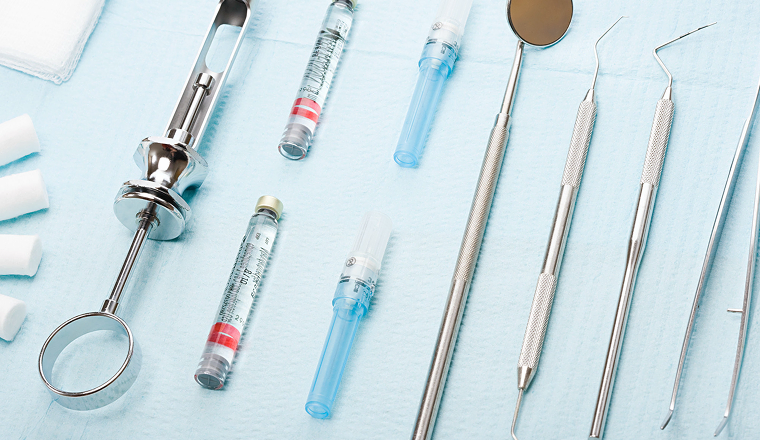 麻酔液の温度管理をイメージした注射器と器具