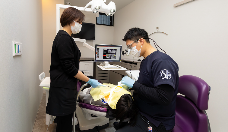 検査結果をもとにリスク管理を行う診療の様子