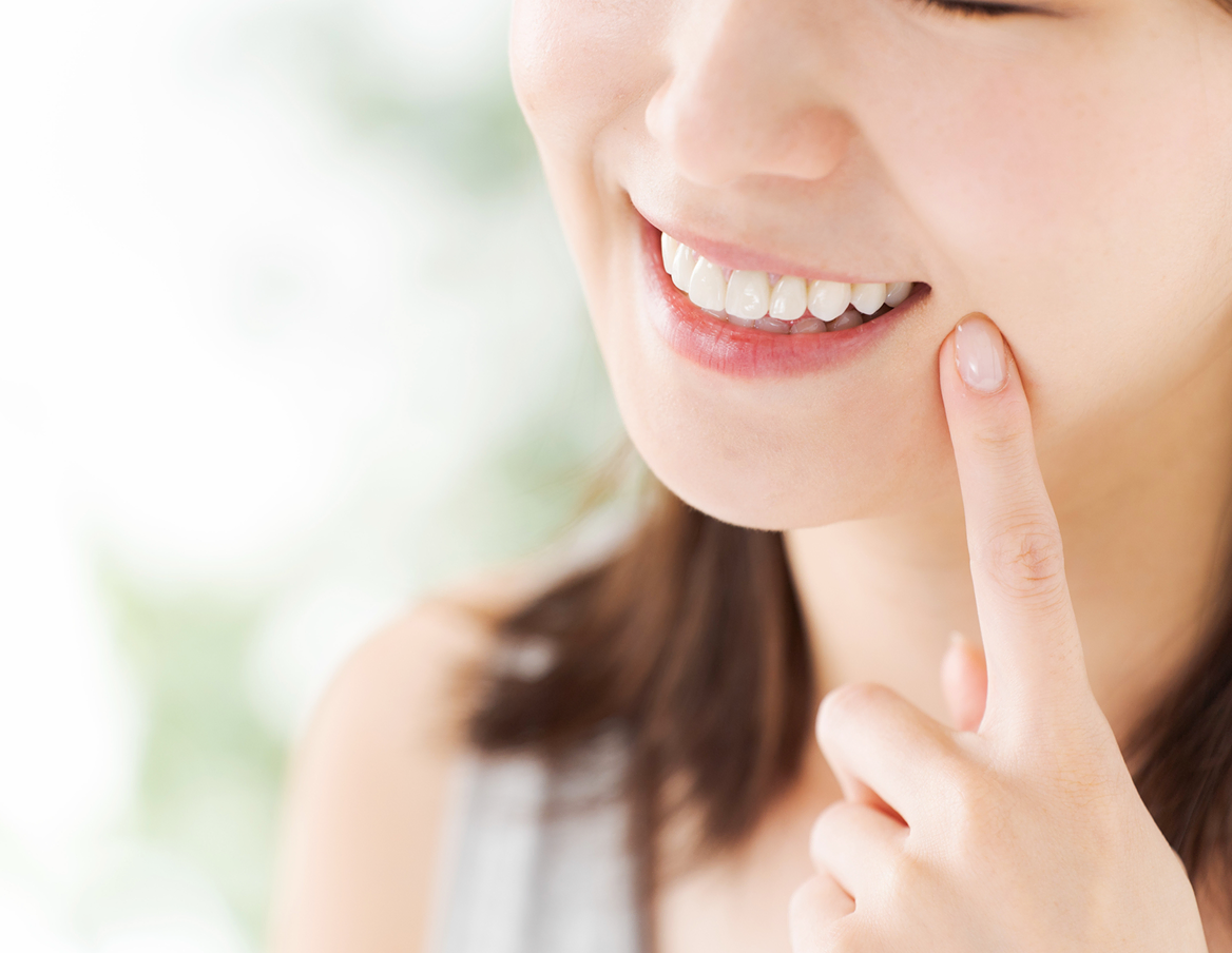 口元の美しさをイメージした女性の笑顔